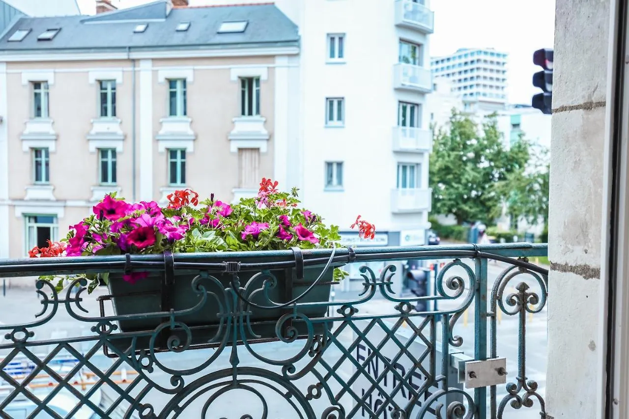 **  Hotel De La Ta Rennes Francia