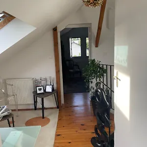 Hôtes Nichée Sous Les Toits Bed and breakfast